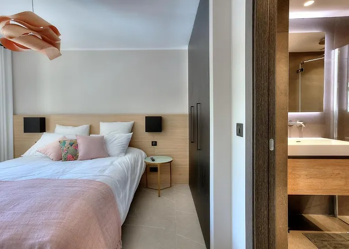 Luxury Flat With Balcony - City Center Cannes